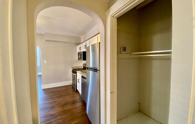 3 beds, 1 bath, 1,000 sqft, $1,725, Unit Unit 3