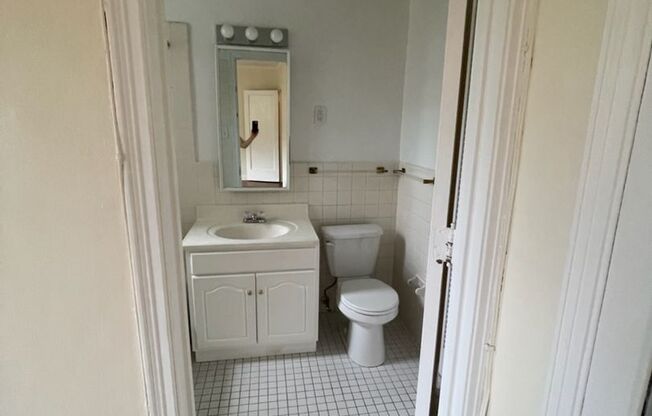 1 bed, 1 bath, 768 sqft, $1,400, Unit Royal York 810