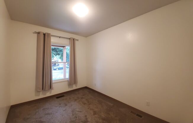 2 beds, 1 bath, $1,300