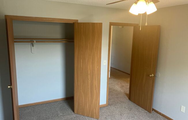 2 beds, 1 bath, $700, Unit #10