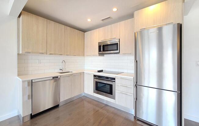 1 bed, 1 bath, $3,000, Unit 606