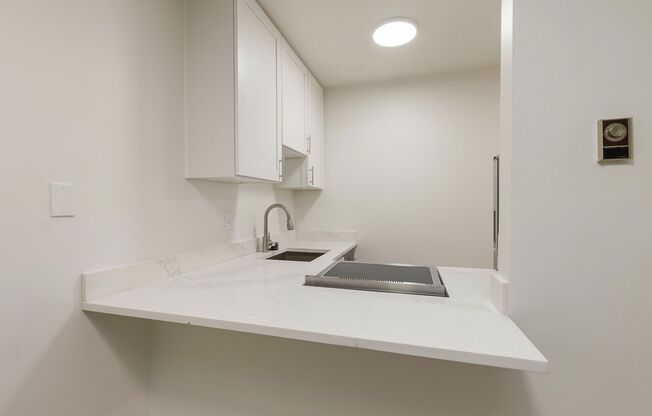 Studio, 1 bath, 450 sqft, $1,388, Unit 210