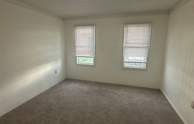 4 beds, 1 bath, $1,300