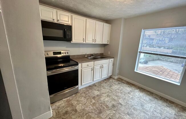 2 beds, 1 bath, $1,595