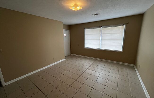 1 bed, 1 bath, $650, Unit Apt: 10