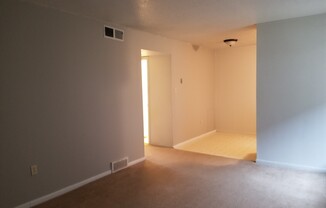 2 beds, 1 bath, 800 sqft, $875, Unit C8