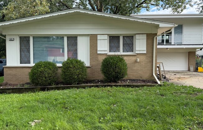 219 N PARK DR