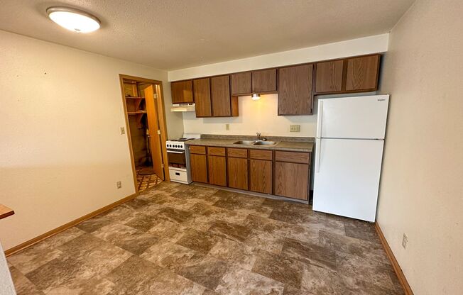 2 beds, 1 bath, $875