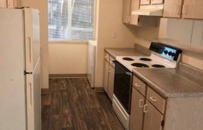 2 beds, 2 baths, 881 sqft, $1,695, Unit 122