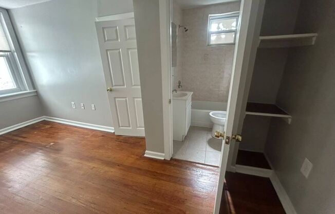 1 bed, 1 bath, 550 sqft, $1,090, Unit B16