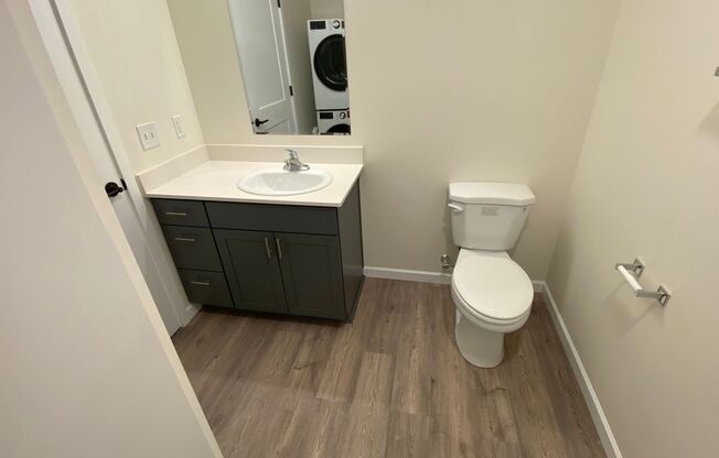 Studio, 1 bath, 398 sqft, $1,325, Unit 221