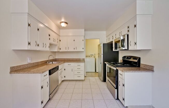 3 beds, 1.5 baths, 1,037 sqft, $3,500, Unit Unit 1-676 Reseda