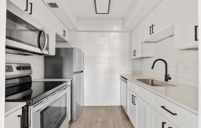 1 bed, 1 bath, 733 sqft, $1,215