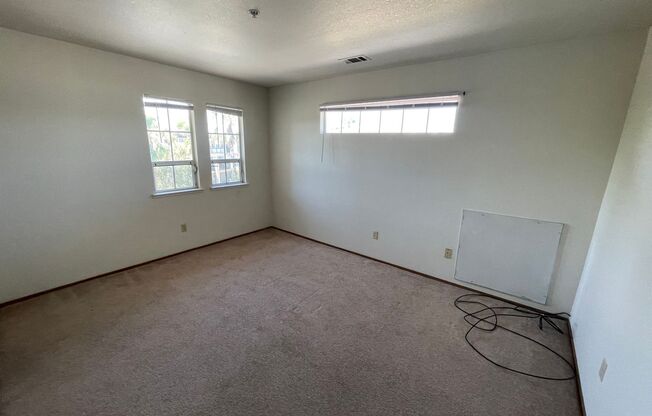 2 beds, 1 bath, $2,590