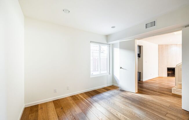 Prime Location 3 bedroom Townhome with Central A/C & Heat. Laundry in unit. Side-by-Side parking.