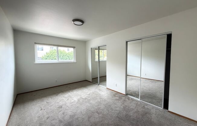 2 beds, 1 bath, $2,600, Unit 2053 Central Ave C (LO)