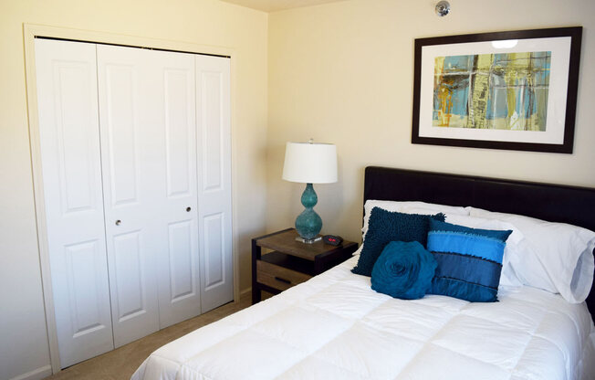 Classic Bedroom with Closet at Autumn Lakes Apartments and Townhomes, Indiana, 46544