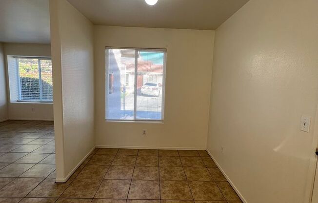 2 beds, 1 bath, 850 sqft, $1,550