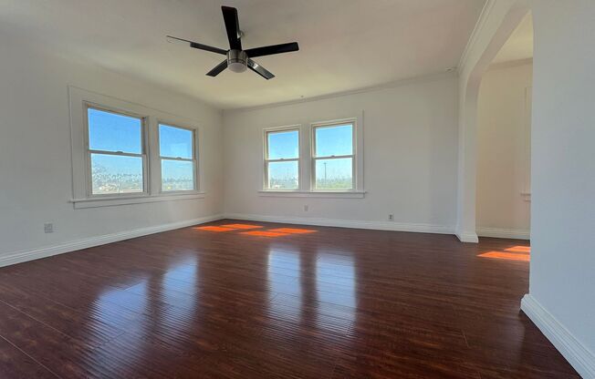 Beautiful Top Floor 2-Bedroom in the Heart of Mid Wilshire