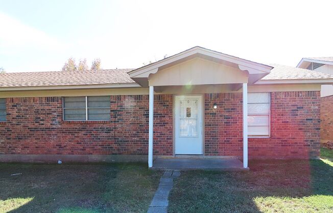 Charming 2 Bedroom, 1 Bath Duplex in Whitehouse ISD!