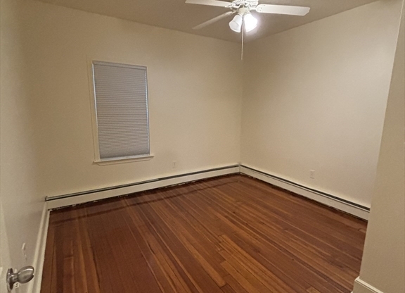 3 beds, 1 bath, 1,250 sqft, $3,000, Unit 1