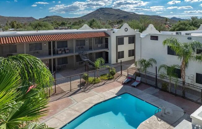 2 beds, 1 bath, 676 sqft, $1,049