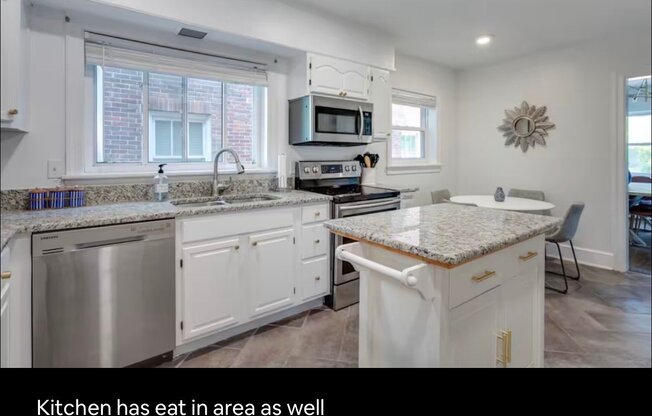 1102 E MARTIN ST