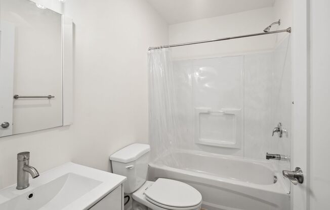2 beds, 2 baths, 875 sqft, $1,350, Unit Unit 304