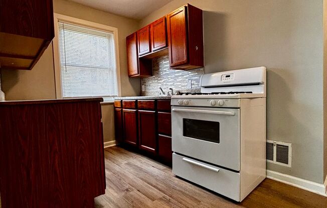 2 beds, 1 bath, $1,025, Unit 231 - D