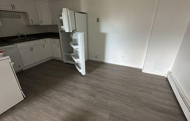 Comfortable Apartment Living in Convenient Tinley Park Location