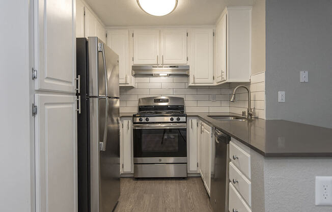 Kitchen view with appliances l Vue at the Lake in Sacramento