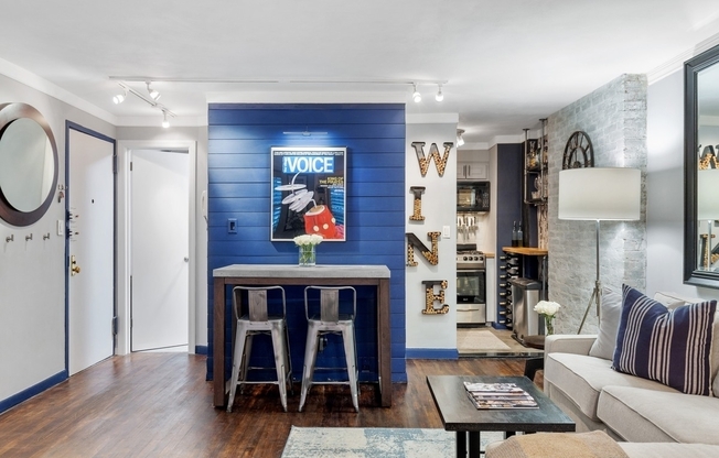 252 W 74 ST