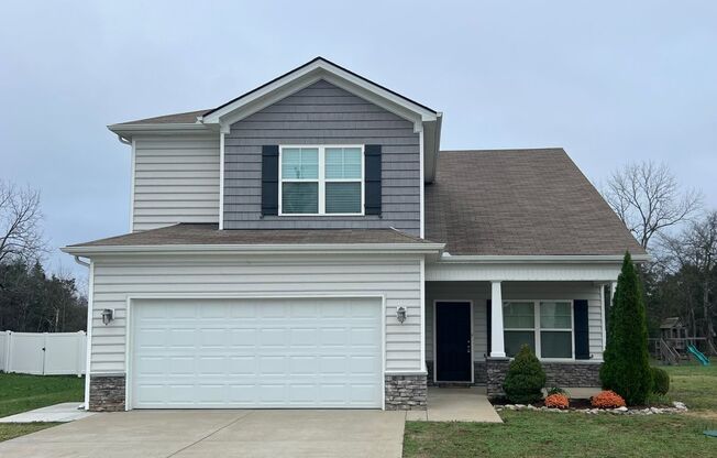 Available Immediately! Gorgeous 4 Bedroom 3 Bath in Creeksbend Subdivision