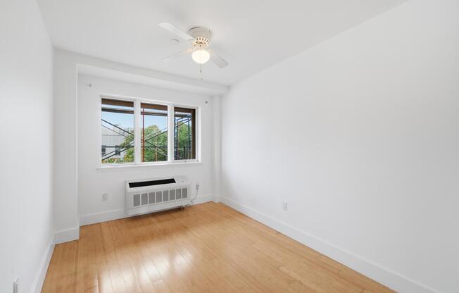 2 beds, 2 baths, $3,700, Unit PHC