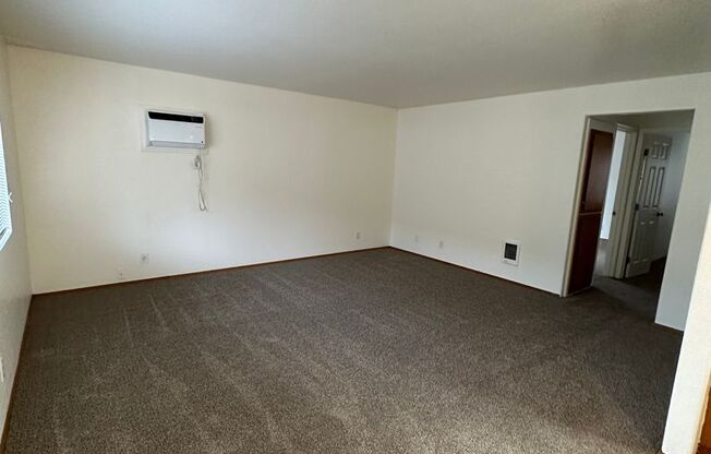 2 beds, 1 bath, 900 sqft, $1,150, Unit Screen396