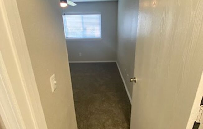 2 beds, 2 baths, 856 sqft, $920, Unit 2827-1805