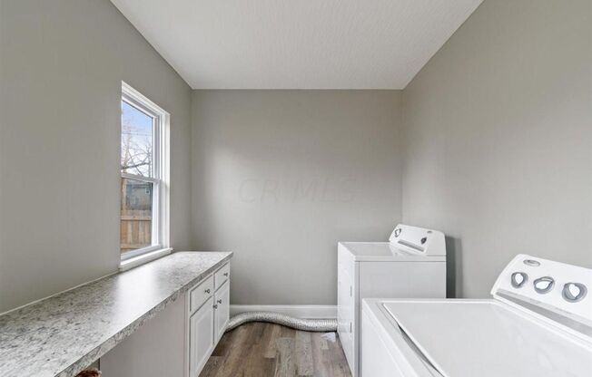 Modernized 2nd Floor Apartment in Franklinton – Your Urban Oasis Awaits!