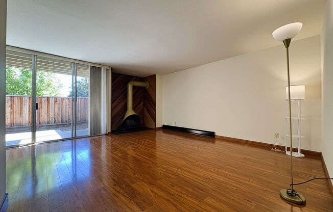 Charming 2BR/2BA Condo Steps from Downtown Mountain View