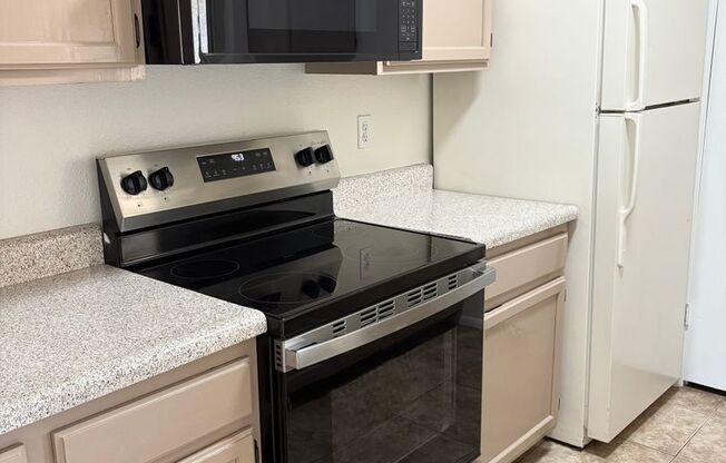 **GREAT 2 BEDROOM/2 BATHROOM/GATED CONDO IN MESA (MAIN ST & DOBSON RD)**