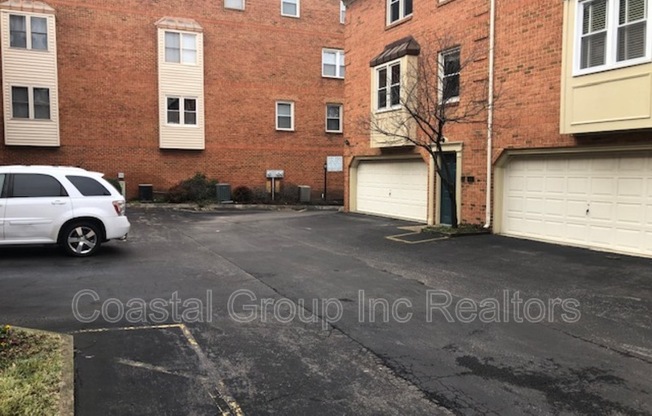 527 W 20 ST