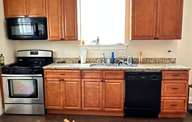 1835 Moore: Newly Renovated!!!!