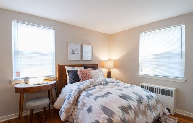 2 beds, 1 bath, 897 sqft, $2,335, Unit C-01