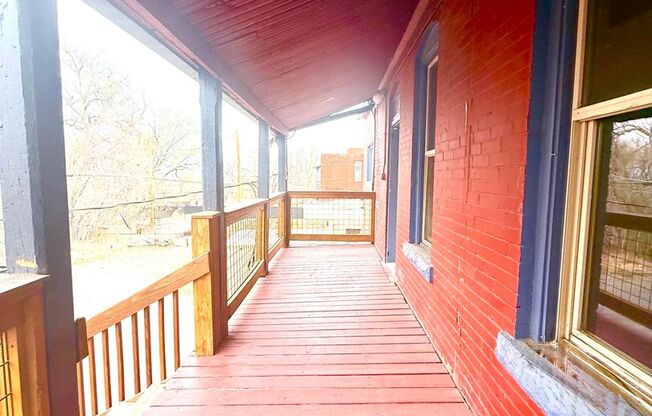 207 MIDWAY AVE