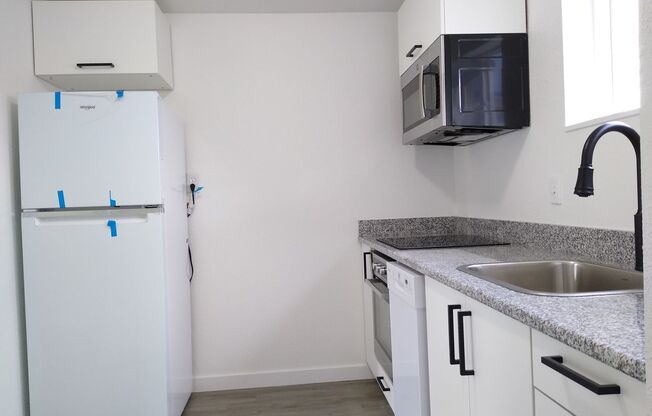 2 beds, 1 bath, $1,875, Unit 5210 Carr St