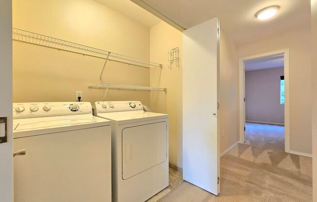 3 beds, 2.5 baths, 1,410 sqft, $2,595, Unit Unit B