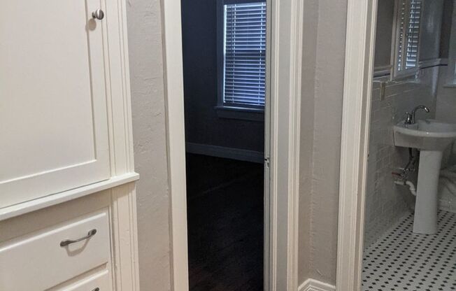 2 beds, 1 bath, $1,200