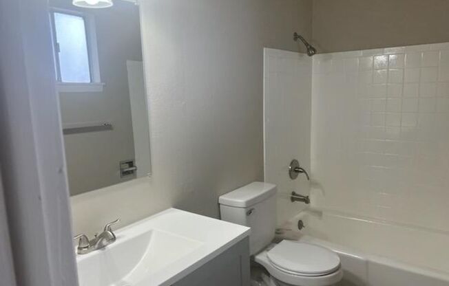 1 bed, 1 bath, 575 sqft, $899, Unit Unit 52