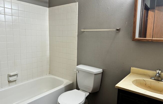 3 beds, 2 baths, 1,035 sqft, $945, Unit 1929-23