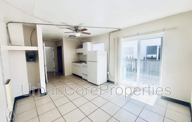 1023 LOCUST ST NE