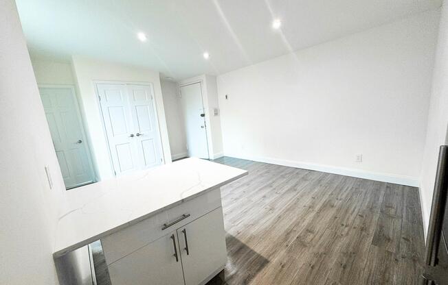 Studio, 1 bath, 300 sqft, $3,400, Unit 4-C